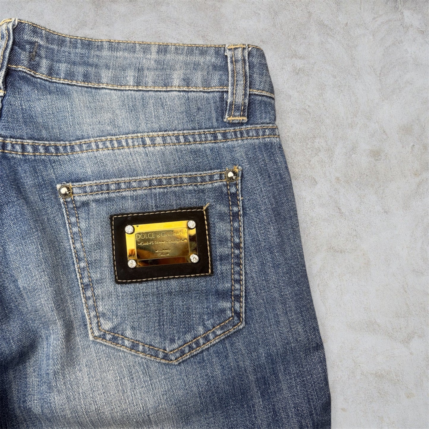 Dolce&Gabbana Womens Gold Badge (32)